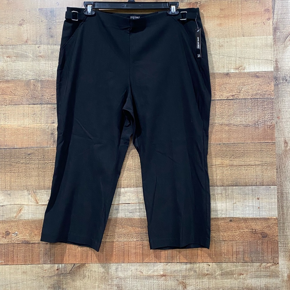 New With Tags Roz & Ali Classic Fit Crop Capris Size 18W